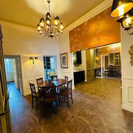 Santa Caterina Palace In Florence-3 Bedroom Apartment Florence