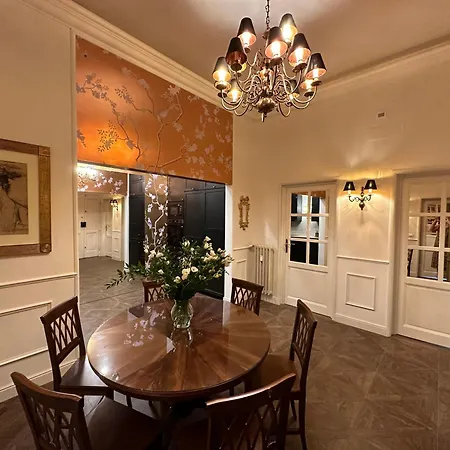 Santa Caterina Palace In Florence-3 Bedroom Apartment Florence